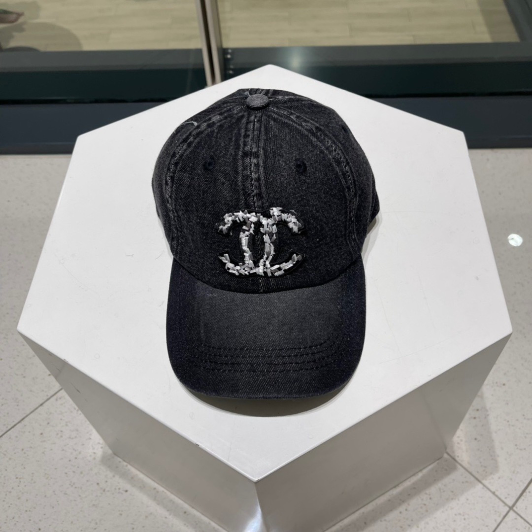  🧢香奈儿chanel，最新牛仔香奈儿棒球帽，立体logo，定制 Logo超美气质🌸