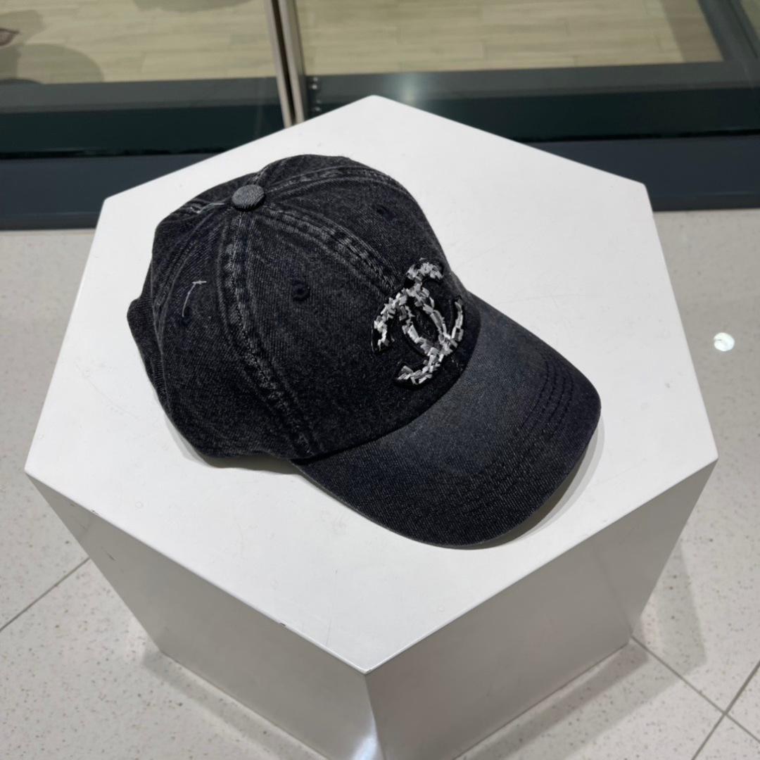  🧢香奈儿chanel，最新牛仔香奈儿棒球帽，立体logo，定制 Logo超美气质🌸