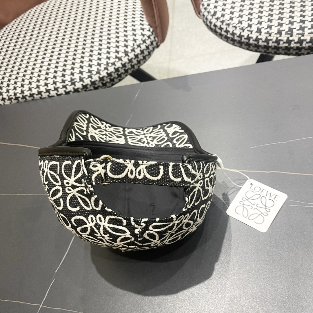  罗意威loewe新款简约刺绣经典logo，质感超级赞👍，精致大牌范，女神必备神器，情侣款