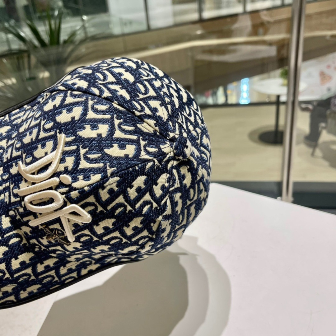  Dior(迪奥) 新款原单棒球帽， 精致格调，很酷很时尚，专柜断货热门，质量超赞