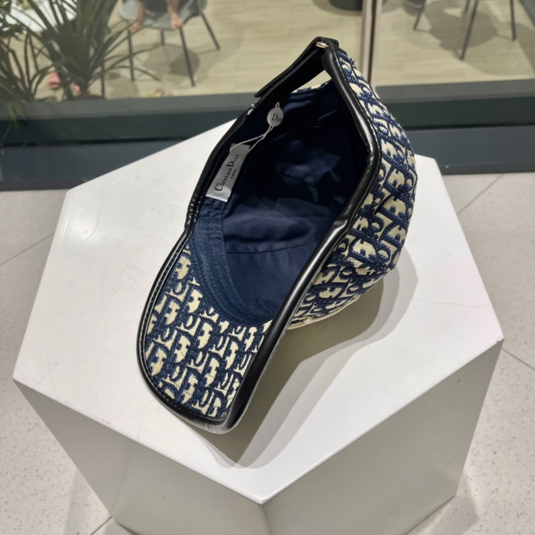  Dior(迪奥) 新款原单棒球帽， 精致格调，很酷很时尚，专柜断货热门，质量超赞