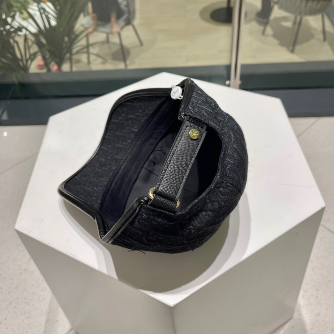  Dior(迪奥) 新款原单棒球帽， 精致格调，很酷很时尚，专柜断货热门，质量超赞