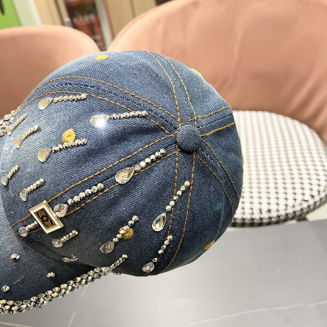  香奈儿Chanel水钻鸭舌帽女夏季韩版破洞太阳帽2025新款百搭
水滴做旧牛仔棒球帽 