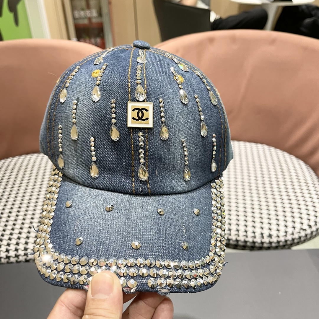  香奈儿Chanel水钻鸭舌帽女夏季韩版破洞太阳帽2025新款百搭
水滴做旧牛仔棒球帽 