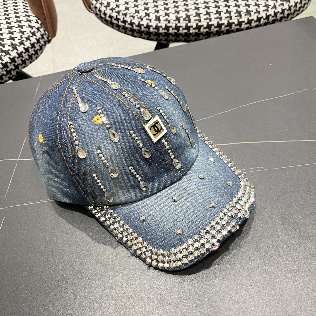  香奈儿Chanel水钻鸭舌帽女夏季韩版破洞太阳帽2025新款百搭
水滴做旧牛仔棒球帽 
