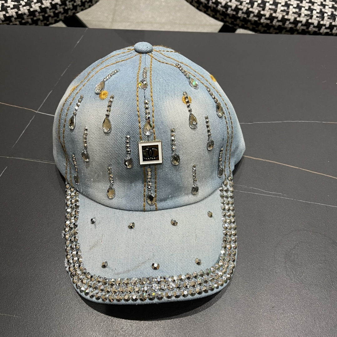  香奈儿Chanel水钻鸭舌帽女夏季韩版破洞太阳帽2025新款百搭
水滴做旧牛仔棒球帽 