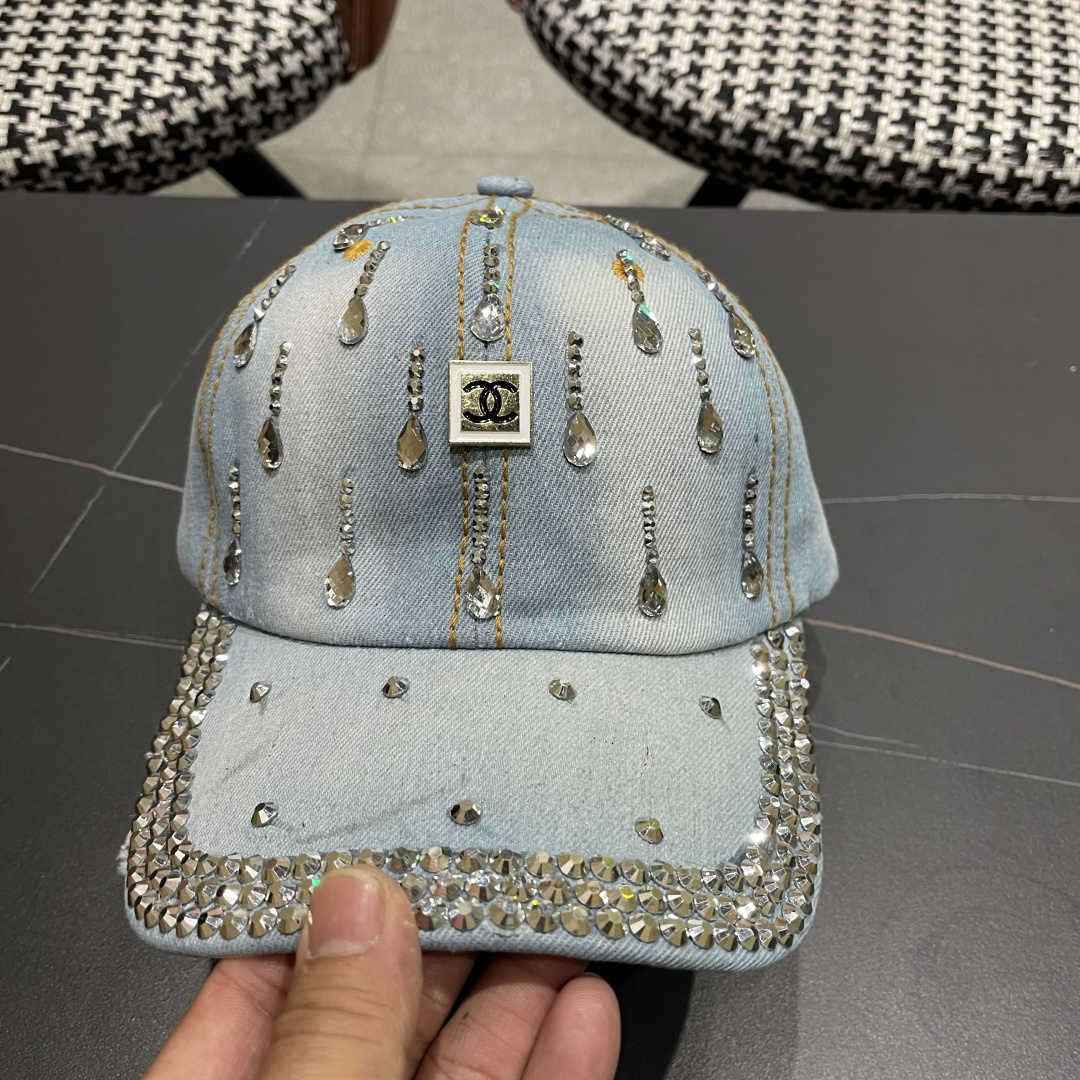  香奈儿Chanel水钻鸭舌帽女夏季韩版破洞太阳帽2025新款百搭
水滴做旧牛仔棒球帽 