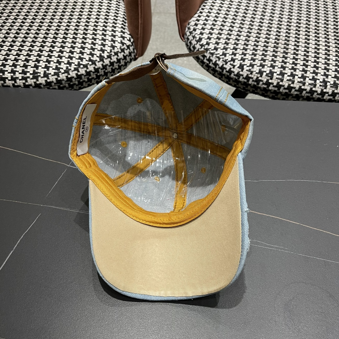  香奈儿Chanel水钻鸭舌帽女夏季韩版破洞太阳帽2025新款百搭
水滴做旧牛仔棒球帽 