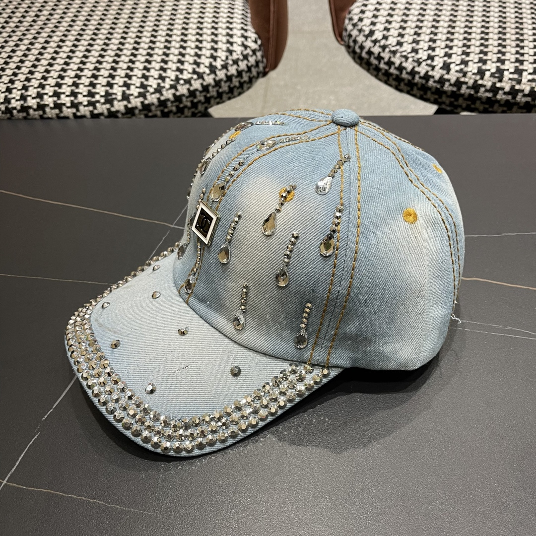  香奈儿Chanel水钻鸭舌帽女夏季韩版破洞太阳帽2025新款百搭
水滴做旧牛仔棒球帽 
