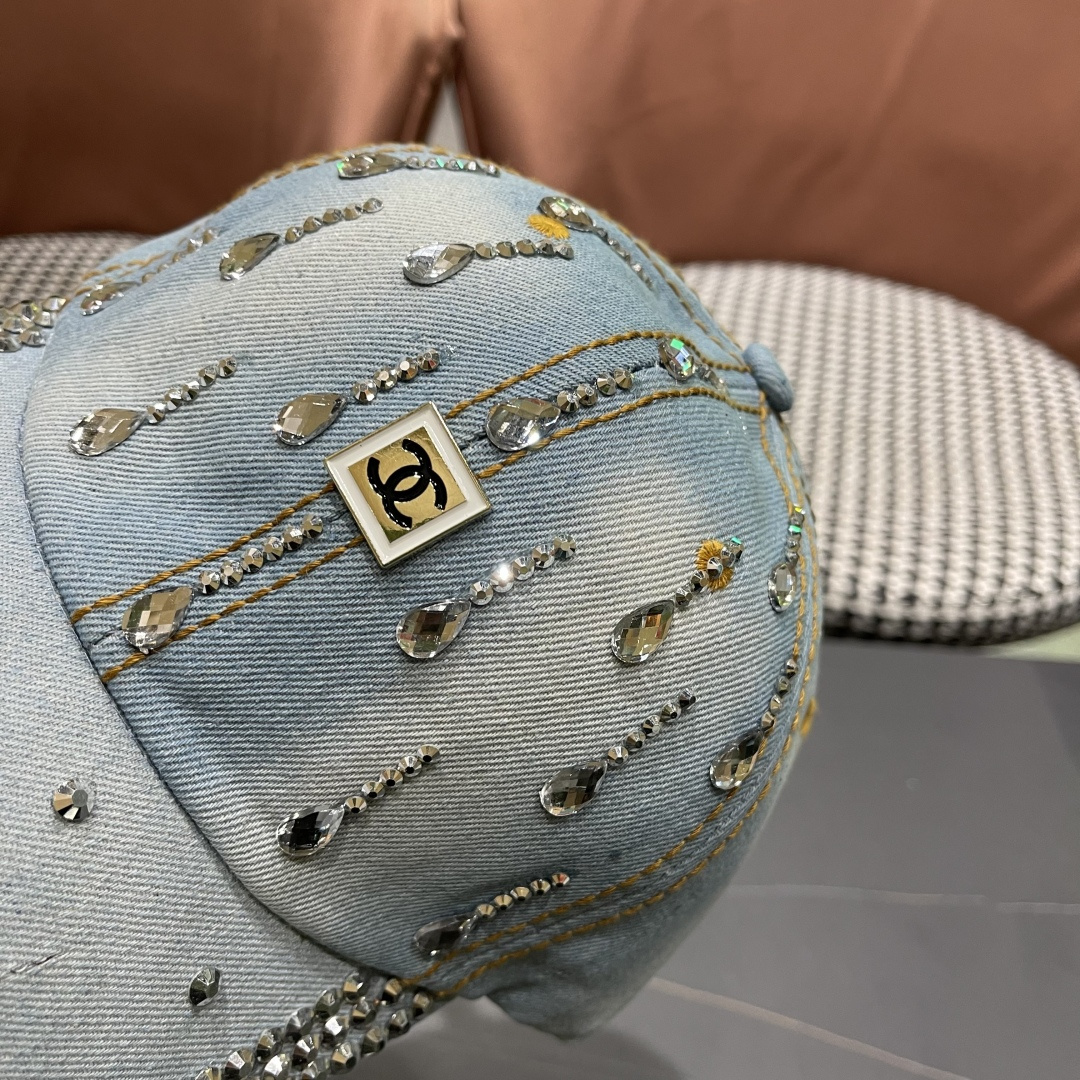  香奈儿Chanel水钻鸭舌帽女夏季韩版破洞太阳帽2025新款百搭
水滴做旧牛仔棒球帽 