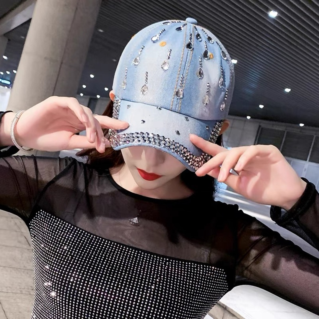  香奈儿Chanel水钻鸭舌帽女夏季韩版破洞太阳帽2025新款百搭
水滴做旧牛仔棒球帽 