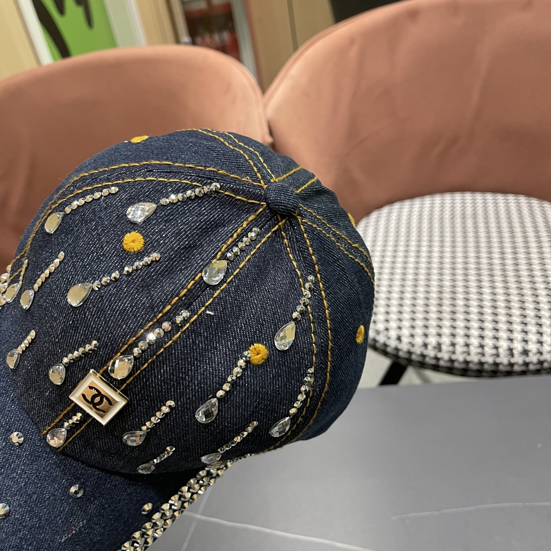  香奈儿Chanel水钻鸭舌帽女夏季韩版破洞太阳帽2025新款百搭
水滴做旧牛仔棒球帽 