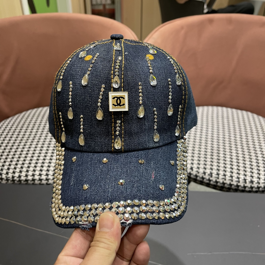  香奈儿Chanel水钻鸭舌帽女夏季韩版破洞太阳帽2025新款百搭
水滴做旧牛仔棒球帽 