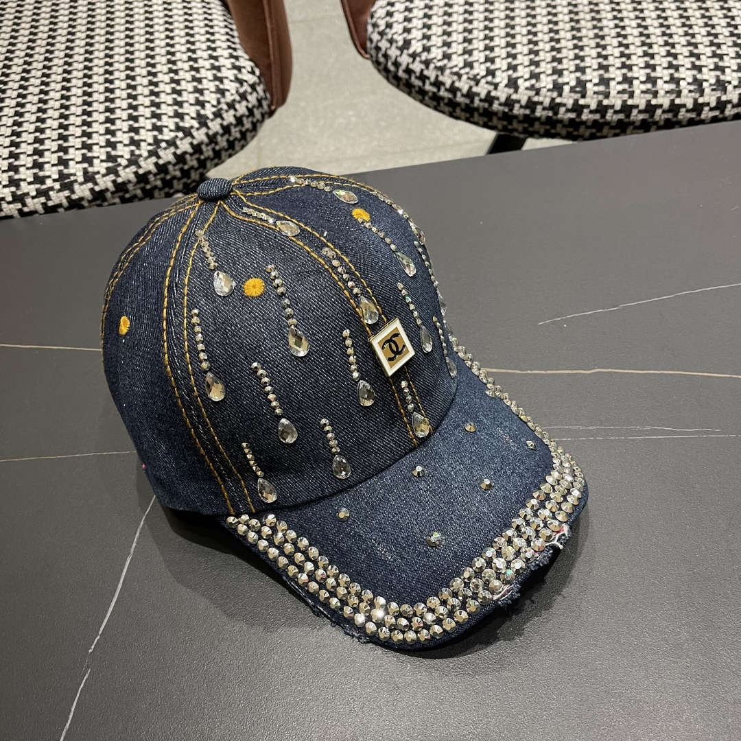  香奈儿Chanel水钻鸭舌帽女夏季韩版破洞太阳帽2025新款百搭
水滴做旧牛仔棒球帽 