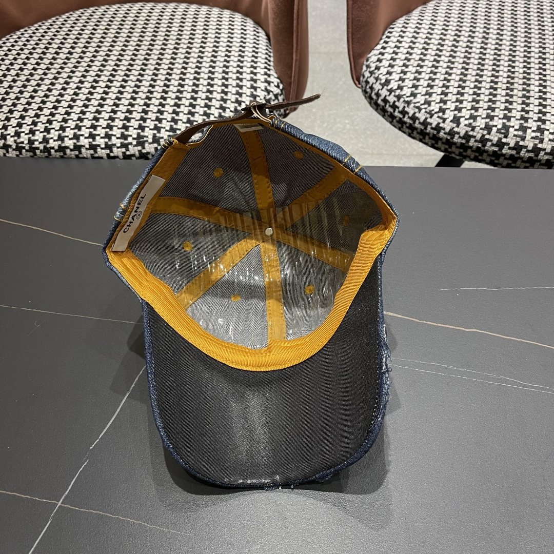  香奈儿Chanel水钻鸭舌帽女夏季韩版破洞太阳帽2025新款百搭
水滴做旧牛仔棒球帽 