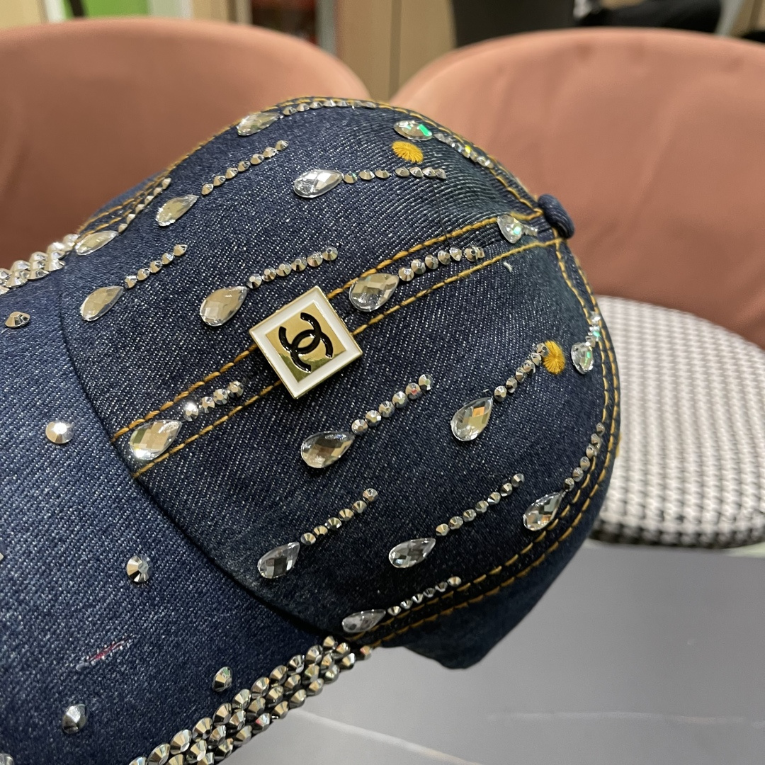  香奈儿Chanel水钻鸭舌帽女夏季韩版破洞太阳帽2025新款百搭
水滴做旧牛仔棒球帽 