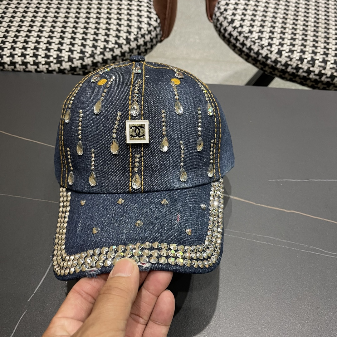  香奈儿Chanel水钻鸭舌帽女夏季韩版破洞太阳帽2025新款百搭
水滴做旧牛仔棒球帽 