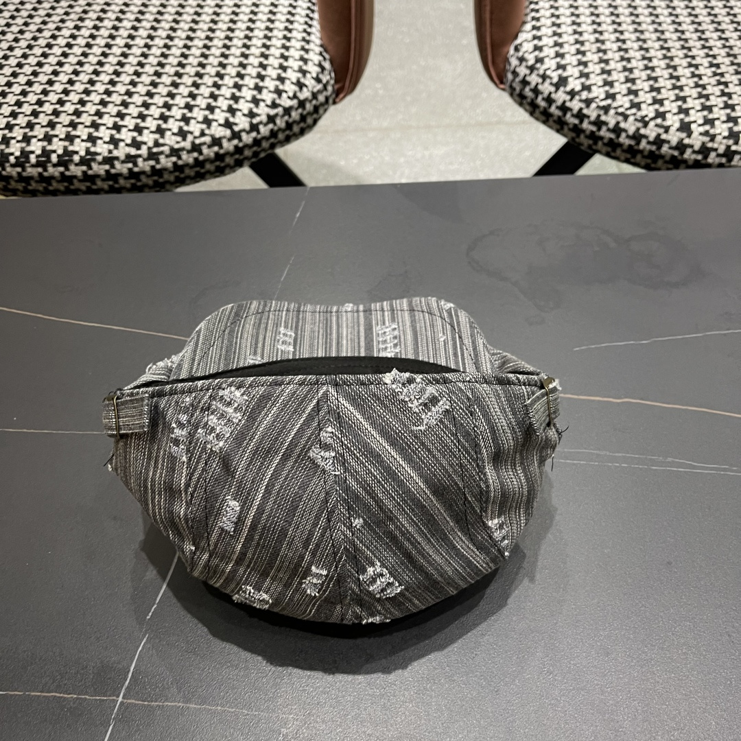  古奇 复古小众前进帽春秋夏季笔款贝雷帽男女品脸小
情侣画家帽遮阳鸭舌