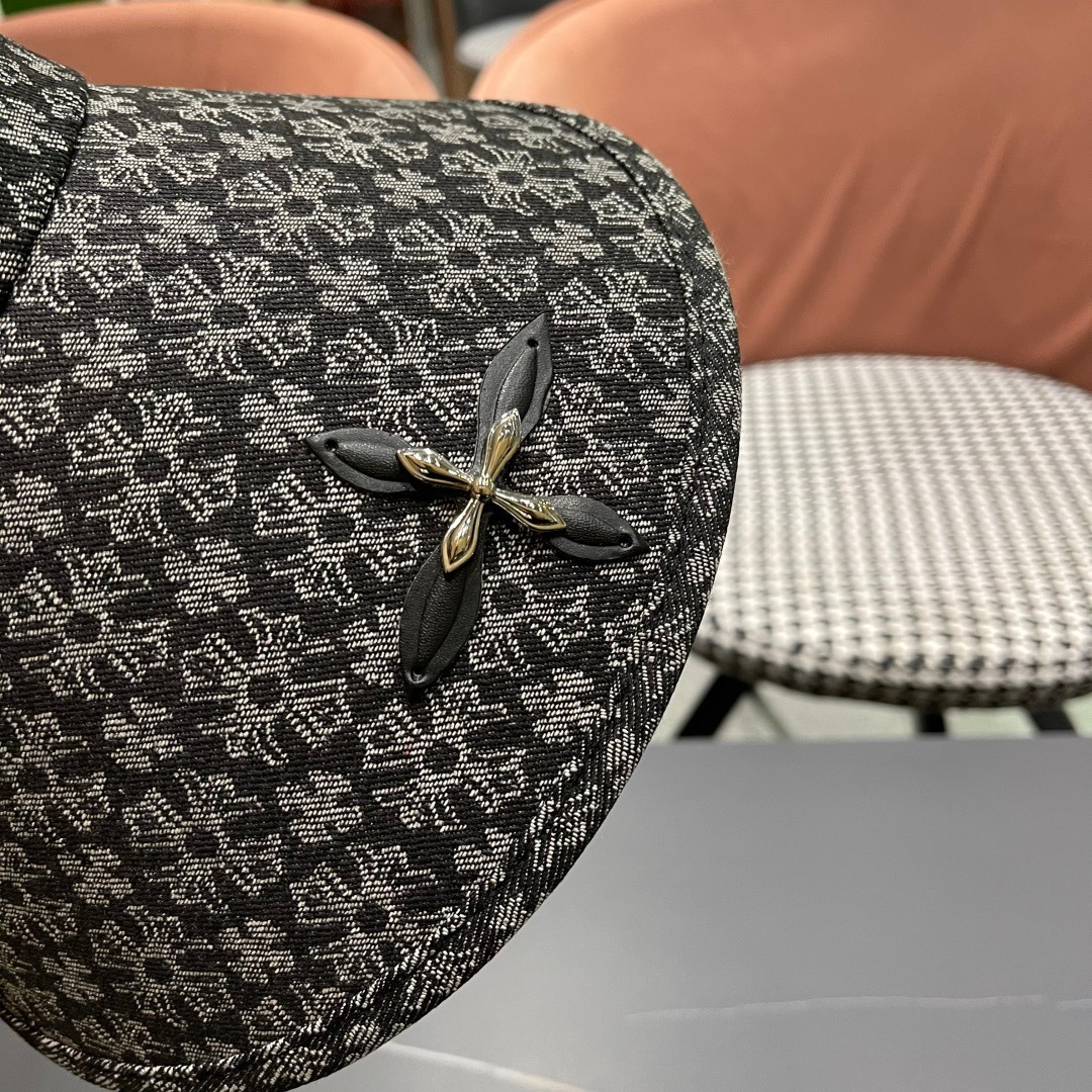  克罗心 2025新款潮牌十字架空顶帽夏季网红同款大檐遮阳帽高级
感显脸小防晒太阳帽