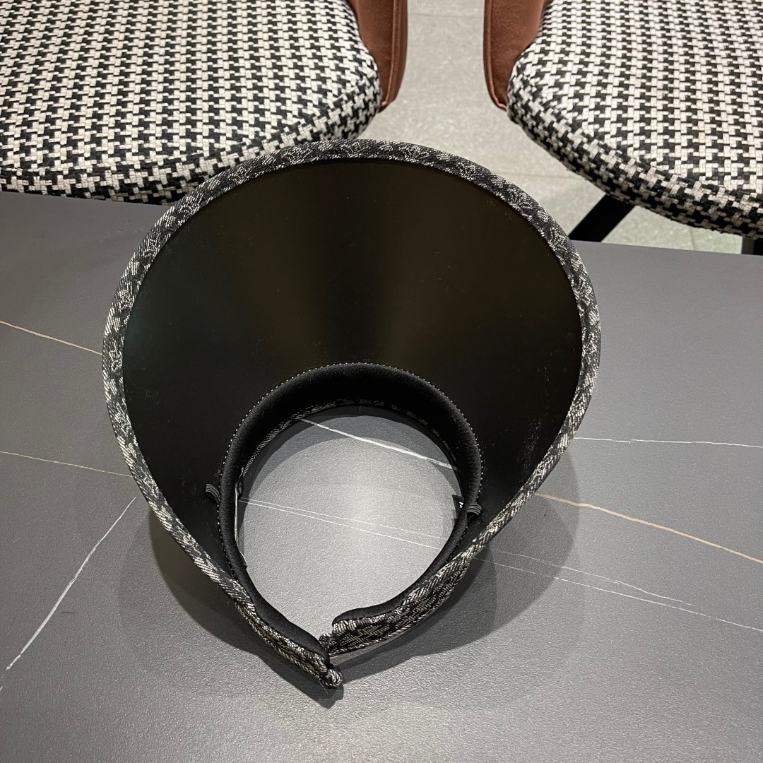  克罗心 2025新款潮牌十字架空顶帽夏季网红同款大檐遮阳帽高级
感显脸小防晒太阳帽