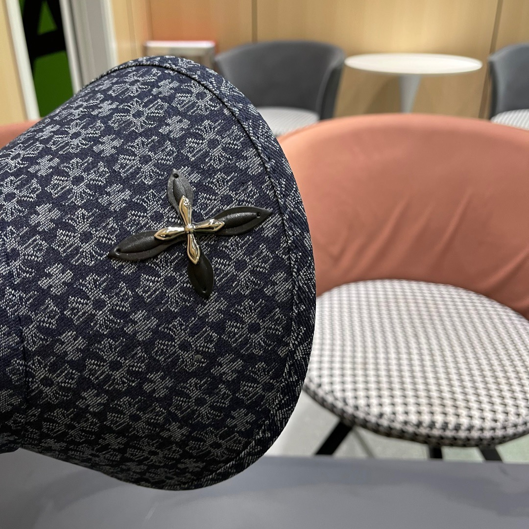  克罗心 2025新款潮牌十字架空顶帽夏季网红同款大檐遮阳帽高级
感显脸小防晒太阳帽