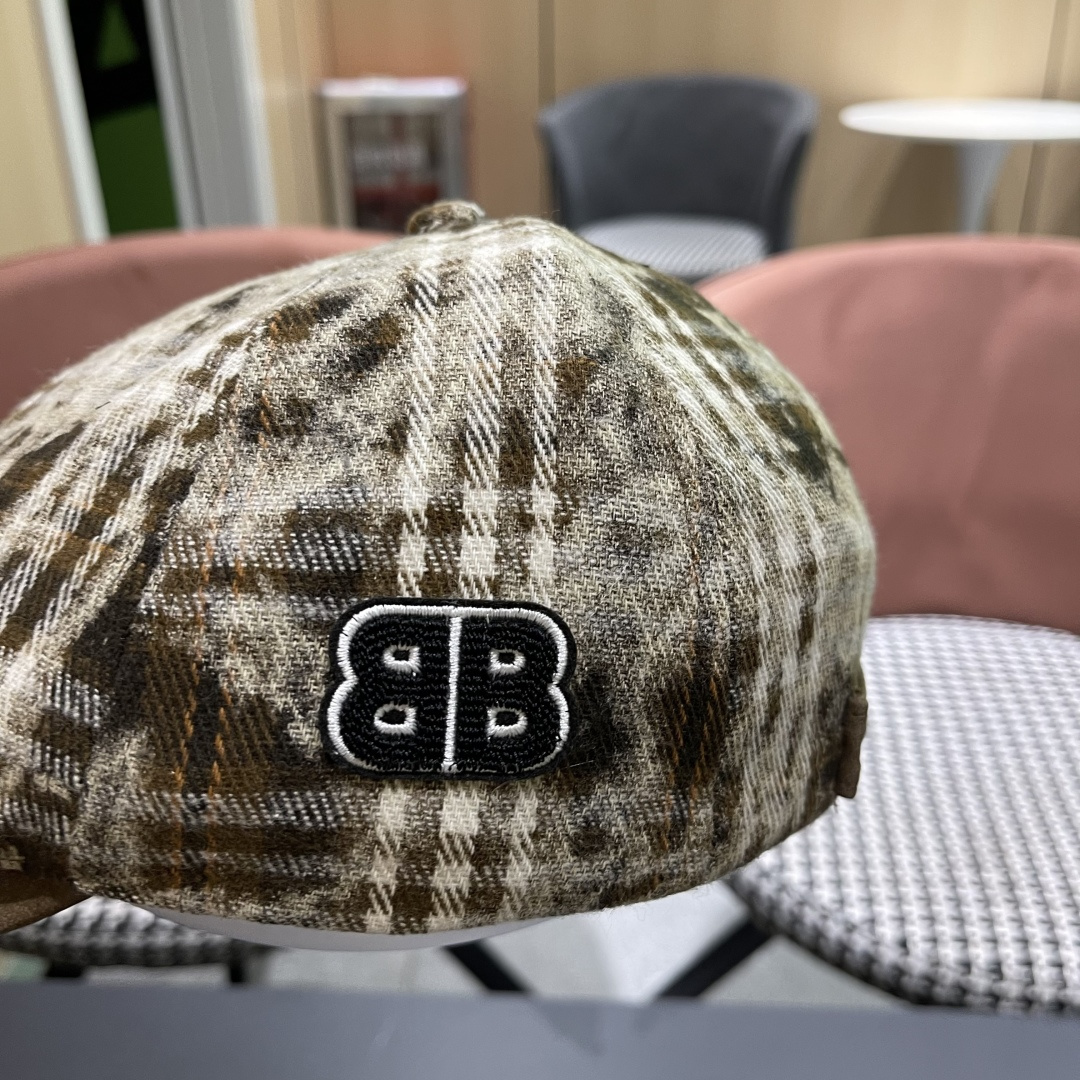  巴黎世家 复古格纹前进帽子女春秋款反戴贝雷帽显脸小做
旧风报童帽时尚百搭