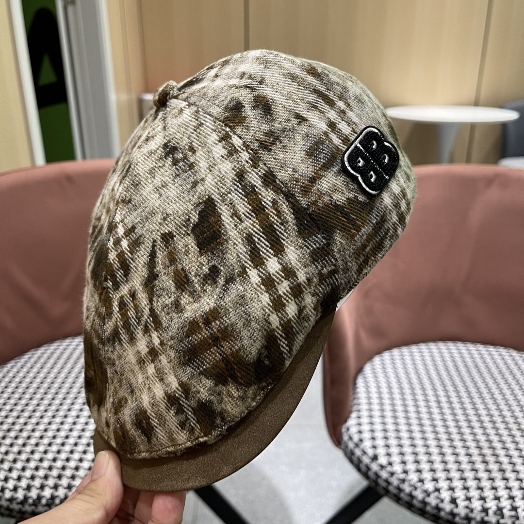  巴黎世家 复古格纹前进帽子女春秋款反戴贝雷帽显脸小做
旧风报童帽时尚百搭