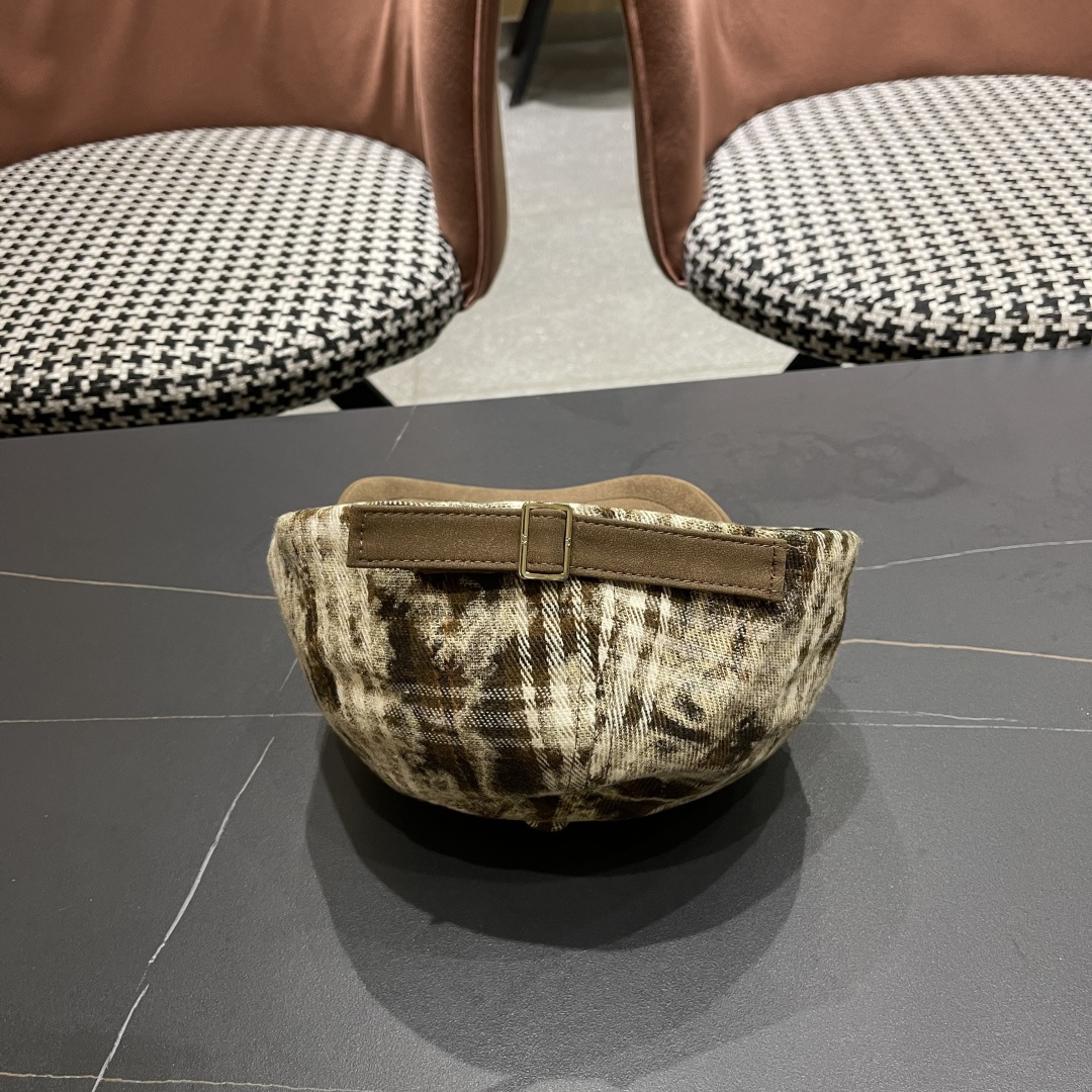  巴黎世家 复古格纹前进帽子女春秋款反戴贝雷帽显脸小做
旧风报童帽时尚百搭