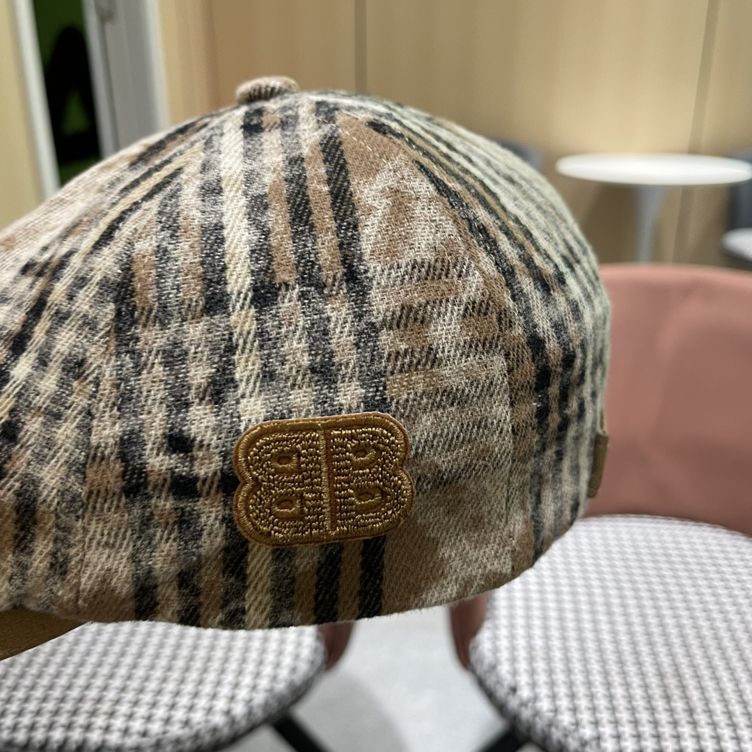  巴黎世家 复古格纹前进帽子女春秋款反戴贝雷帽显脸小做
旧风报童帽时尚百搭