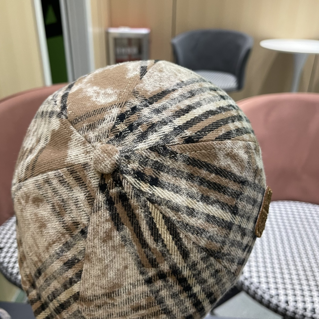  巴黎世家 复古格纹前进帽子女春秋款反戴贝雷帽显脸小做
旧风报童帽时尚百搭