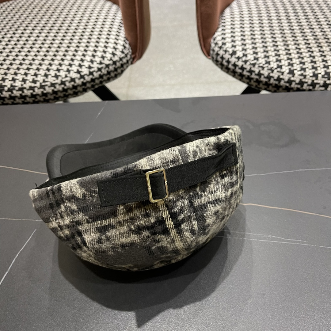  巴黎世家 复古格纹前进帽子女春秋款反戴贝雷帽显脸小做
旧风报童帽时尚百搭