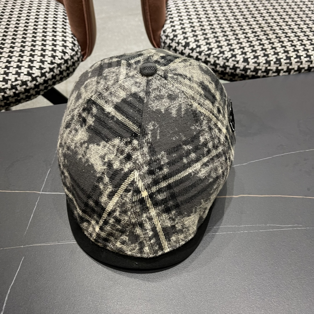  巴黎世家 复古格纹前进帽子女春秋款反戴贝雷帽显脸小做
旧风报童帽时尚百搭