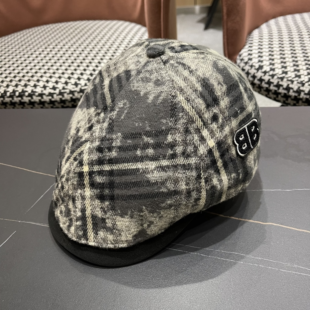  巴黎世家 复古格纹前进帽子女春秋款反戴贝雷帽显脸小做
旧风报童帽时尚百搭