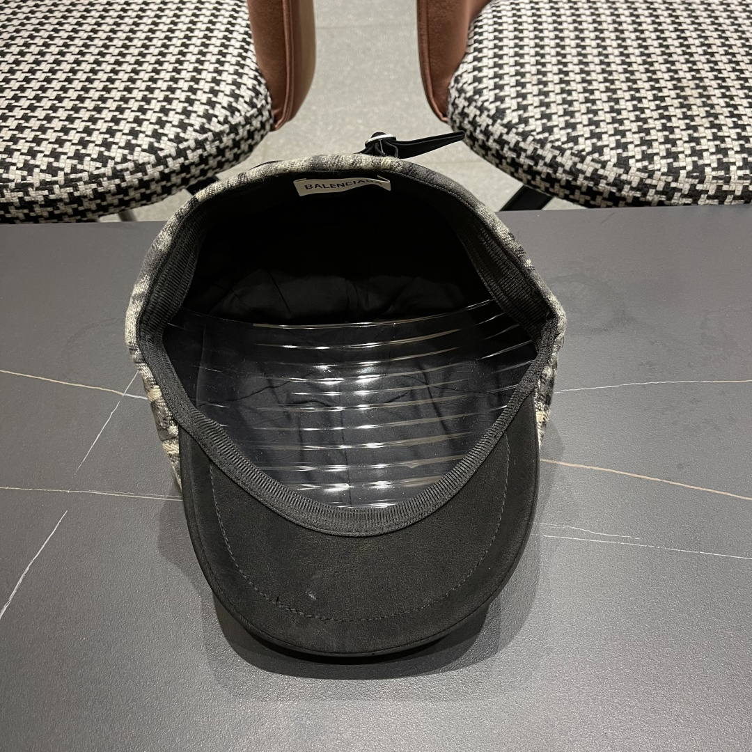  巴黎世家 复古格纹前进帽子女春秋款反戴贝雷帽显脸小做
旧风报童帽时尚百搭