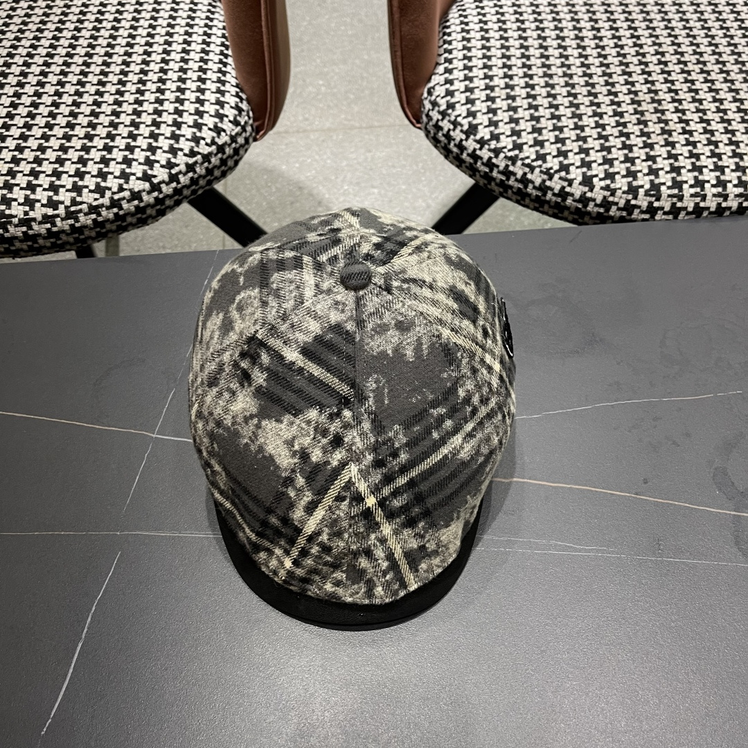  巴黎世家 复古格纹前进帽子女春秋款反戴贝雷帽显脸小做
旧风报童帽时尚百搭