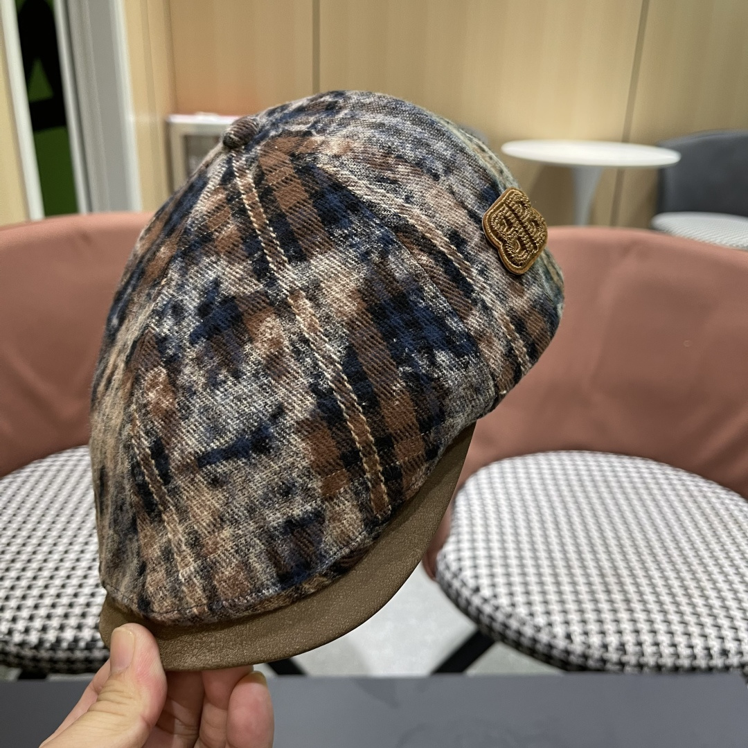  巴黎世家 复古格纹前进帽子女春秋款反戴贝雷帽显脸小做
旧风报童帽时尚百搭