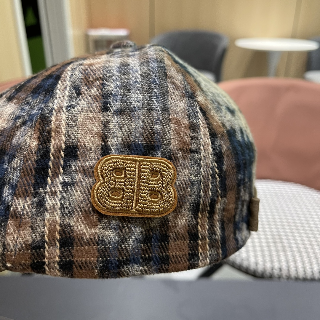  巴黎世家 复古格纹前进帽子女春秋款反戴贝雷帽显脸小做
旧风报童帽时尚百搭