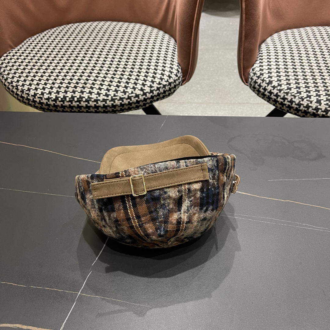  巴黎世家 复古格纹前进帽子女春秋款反戴贝雷帽显脸小做
旧风报童帽时尚百搭