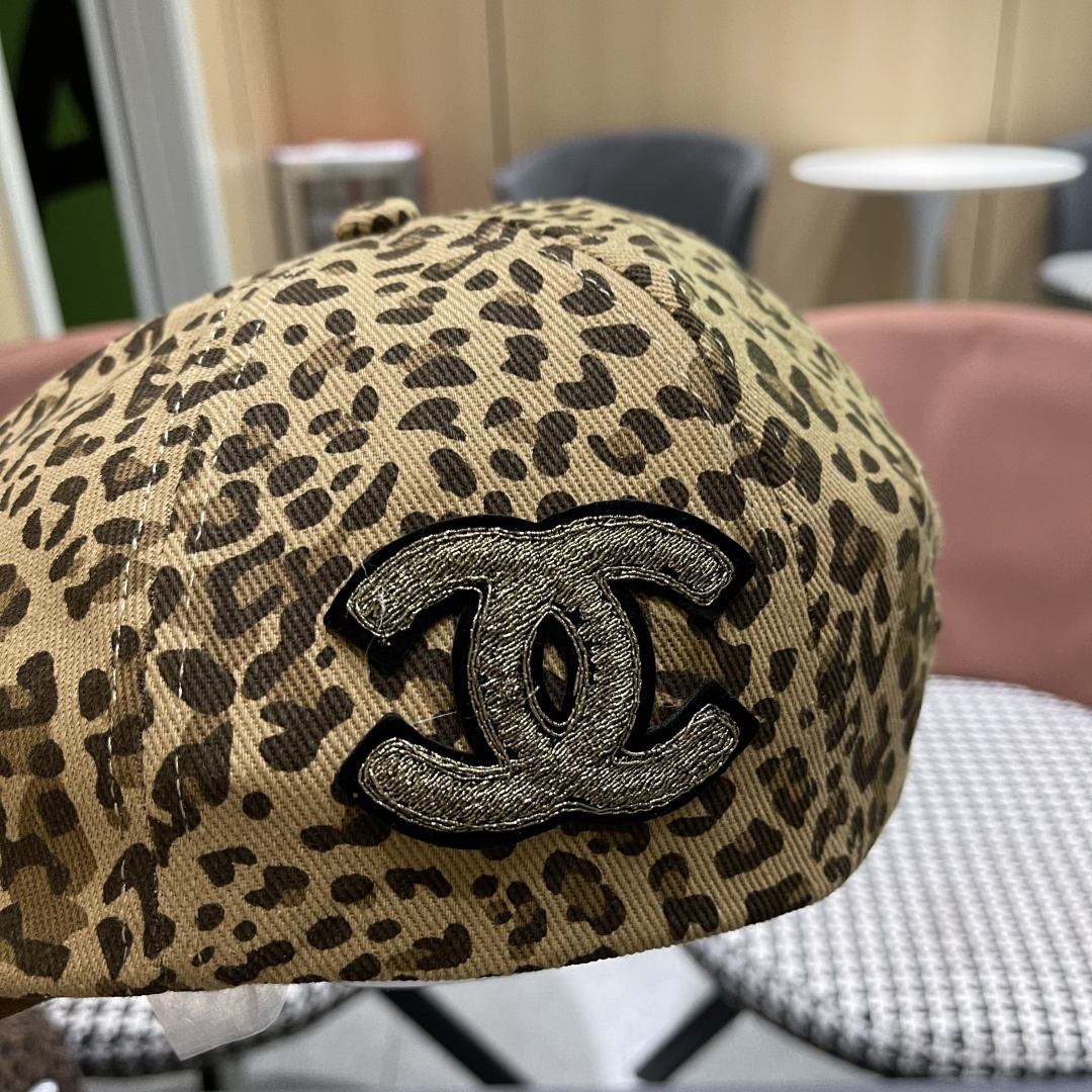  香奈儿 2025新款复古豹纹前进帽子女士春秋季显脸小
辣妹鸭舌贝雷帽子男士