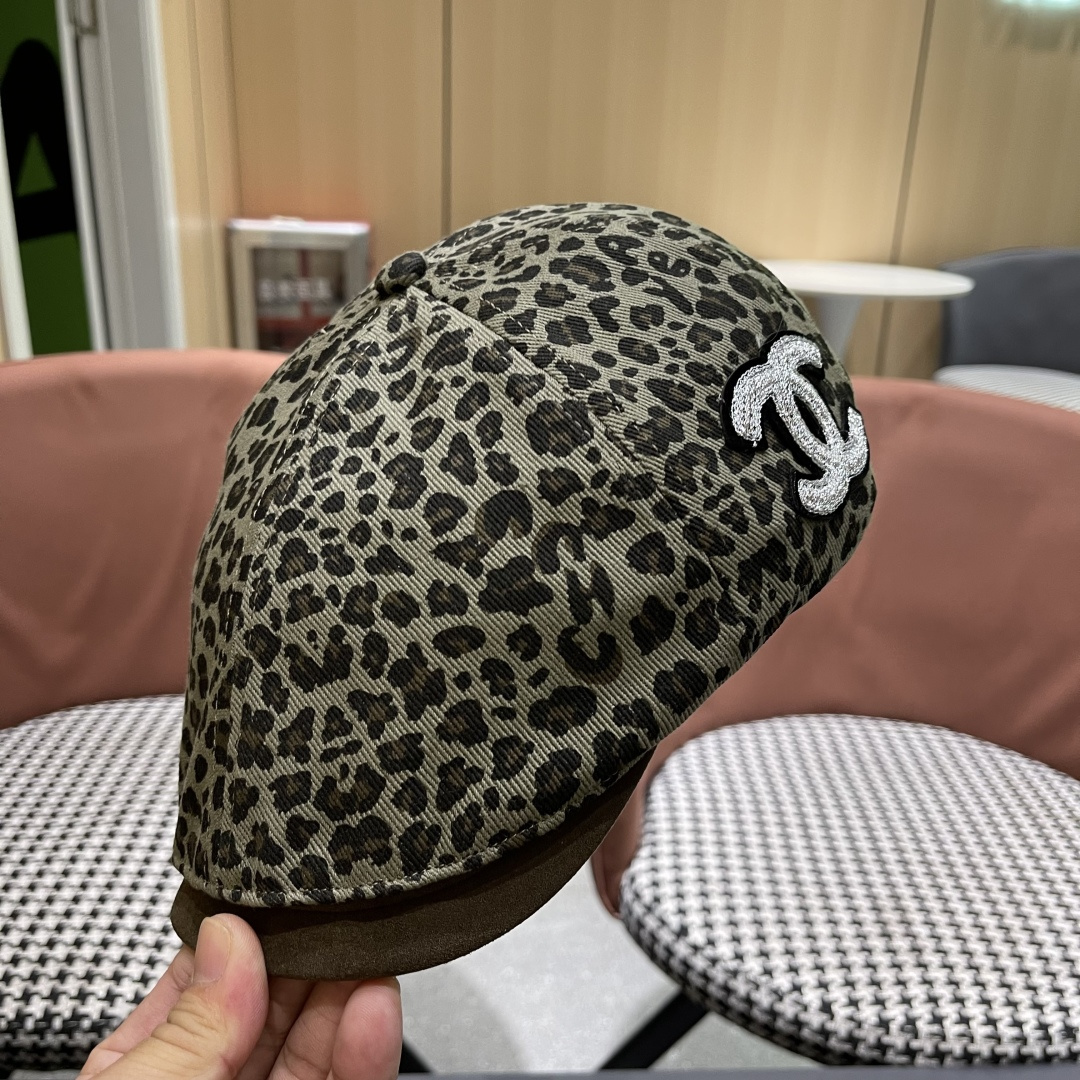  香奈儿 2025新款复古豹纹前进帽子女士春秋季显脸小
辣妹鸭舌贝雷帽子男士
