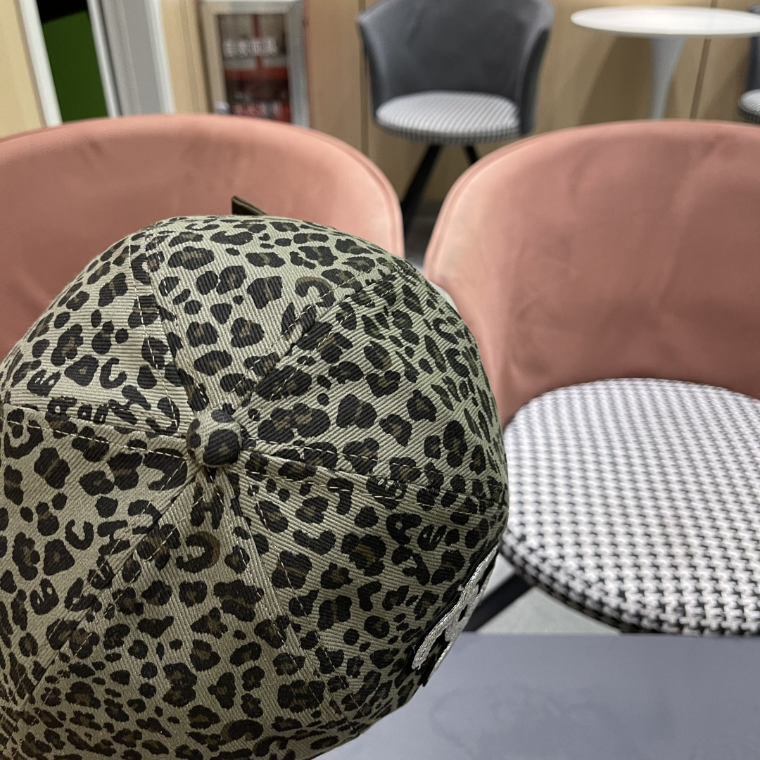  香奈儿 2025新款复古豹纹前进帽子女士春秋季显脸小
辣妹鸭舌贝雷帽子男士