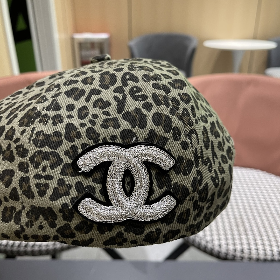  香奈儿 2025新款复古豹纹前进帽子女士春秋季显脸小
辣妹鸭舌贝雷帽子男士