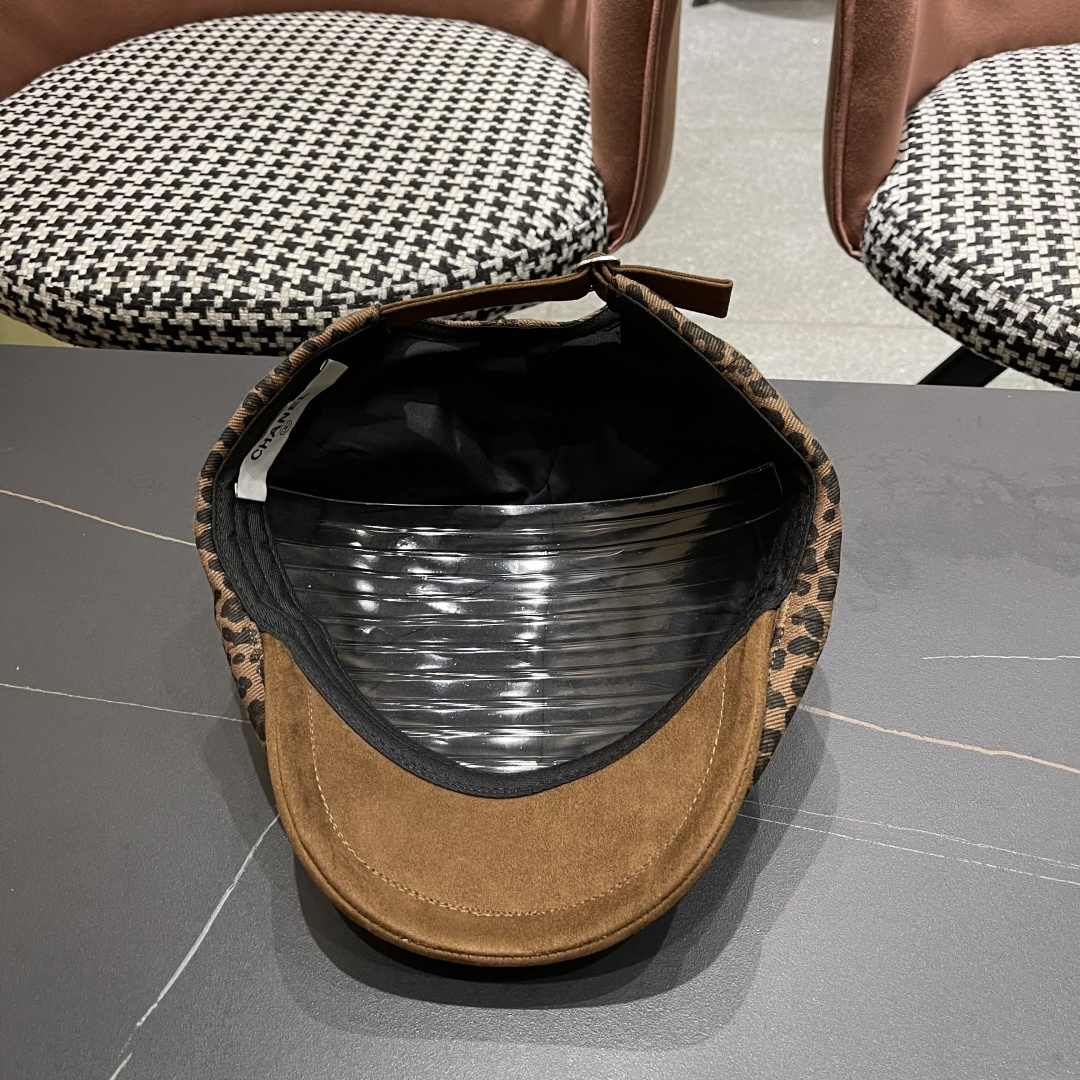  香奈儿 2025新款复古豹纹前进帽子女士春秋季显脸小
辣妹鸭舌贝雷帽子男士