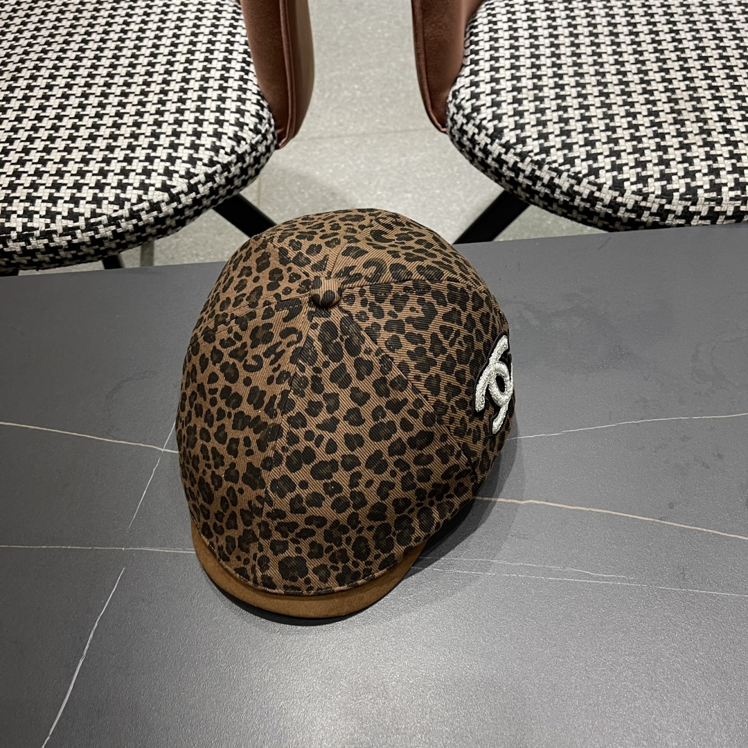  香奈儿 2025新款复古豹纹前进帽子女士春秋季显脸小
辣妹鸭舌贝雷帽子男士