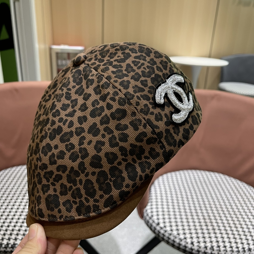  香奈儿 2025新款复古豹纹前进帽子女士春秋季显脸小
辣妹鸭舌贝雷帽子男士