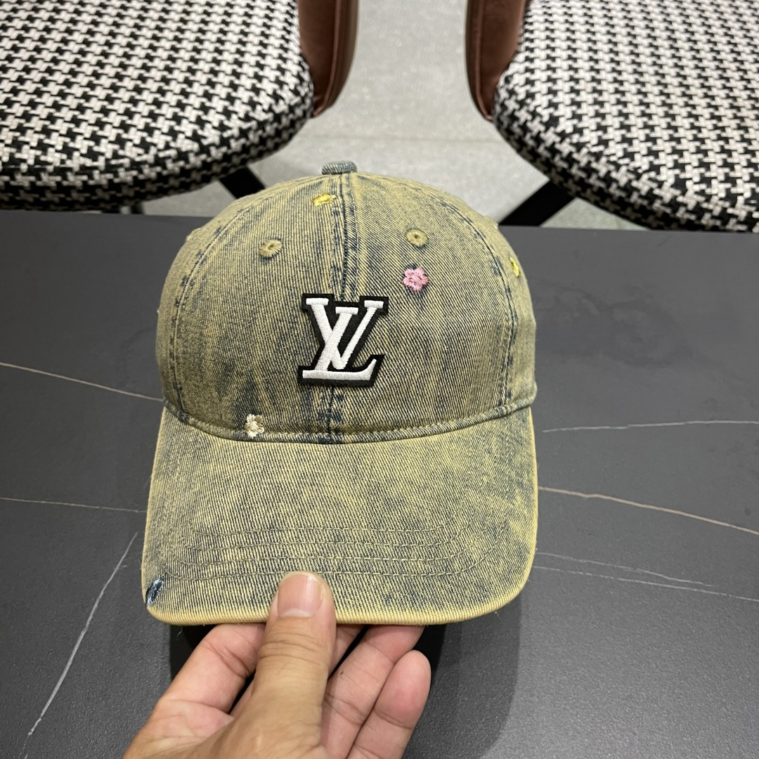  lv 路易威登很火的一款棒球帽简约大气 高逼格好物～格调有个性
LOGO  四季款 轻盈透气！质量超赞
