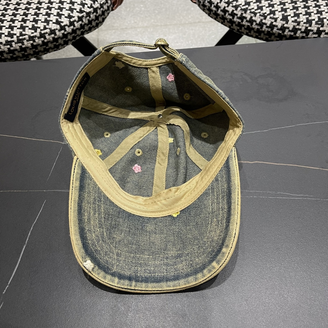  lv 路易威登很火的一款棒球帽简约大气 高逼格好物～格调有个性
LOGO  四季款 轻盈透气！质量超赞