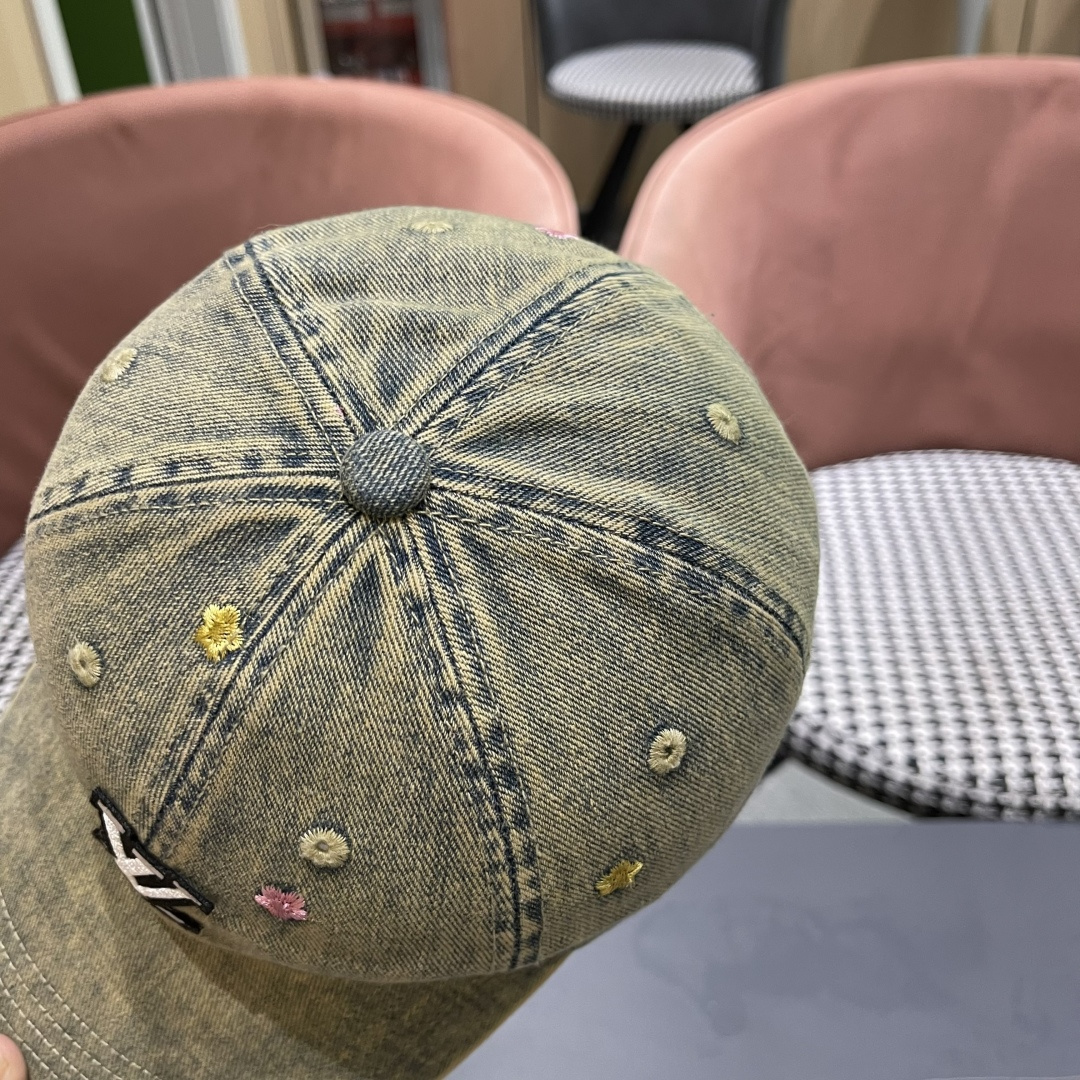  lv 路易威登很火的一款棒球帽简约大气 高逼格好物～格调有个性
LOGO  四季款 轻盈透气！质量超赞