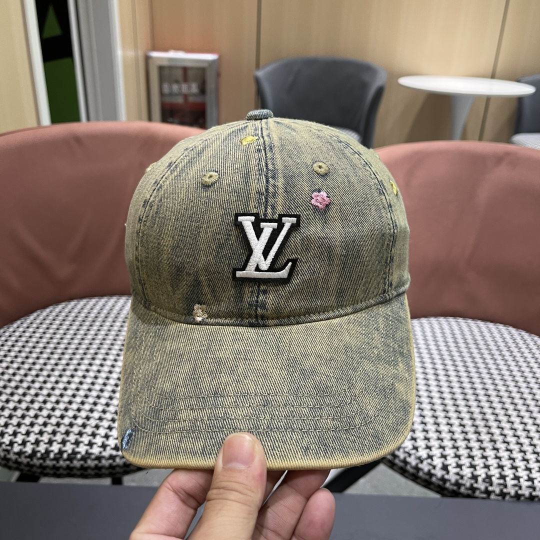  lv 路易威登很火的一款棒球帽简约大气 高逼格好物～格调有个性
LOGO  四季款 轻盈透气！质量超赞