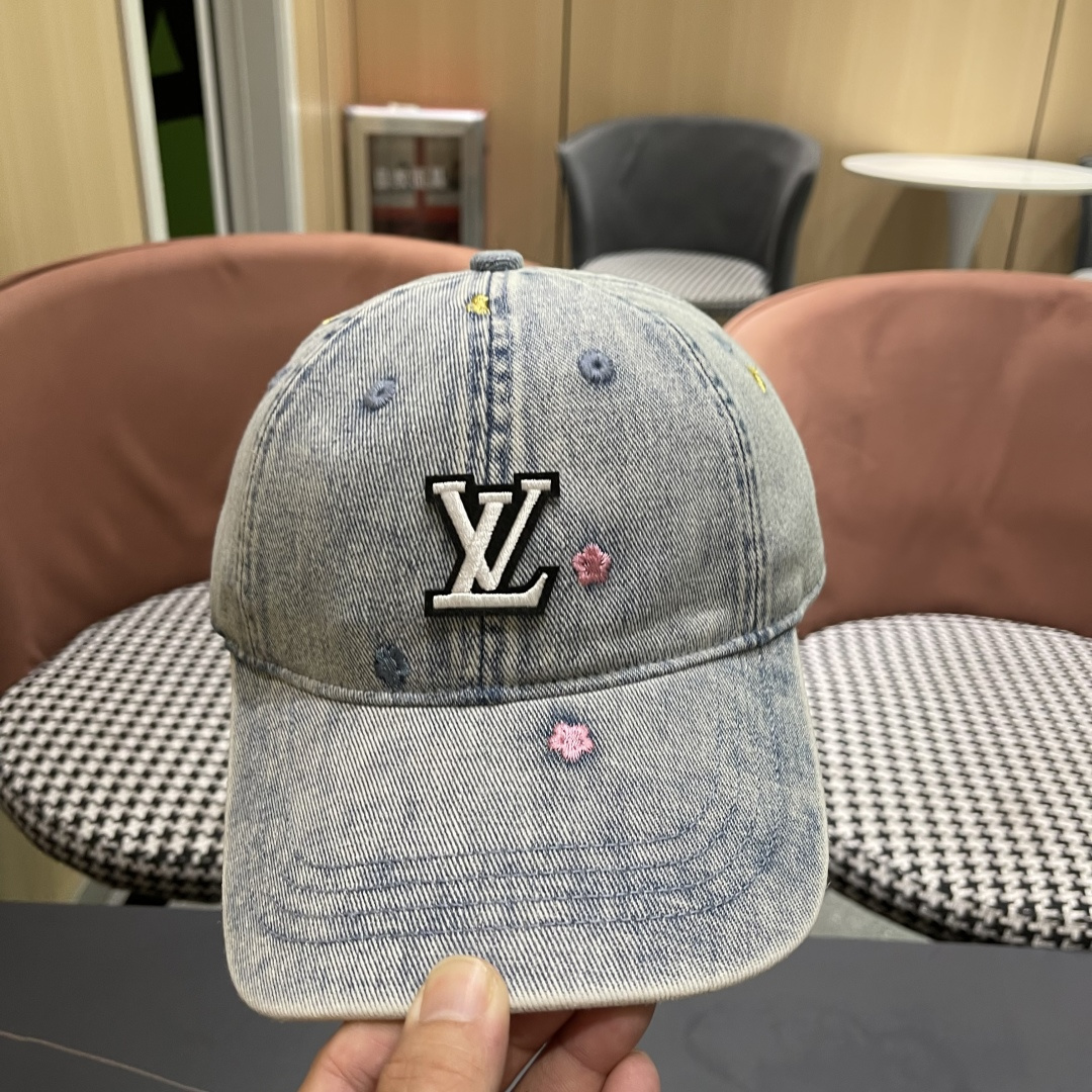  lv 路易威登很火的一款棒球帽简约大气 高逼格好物～格调有个性
LOGO  四季款 轻盈透气！质量超赞